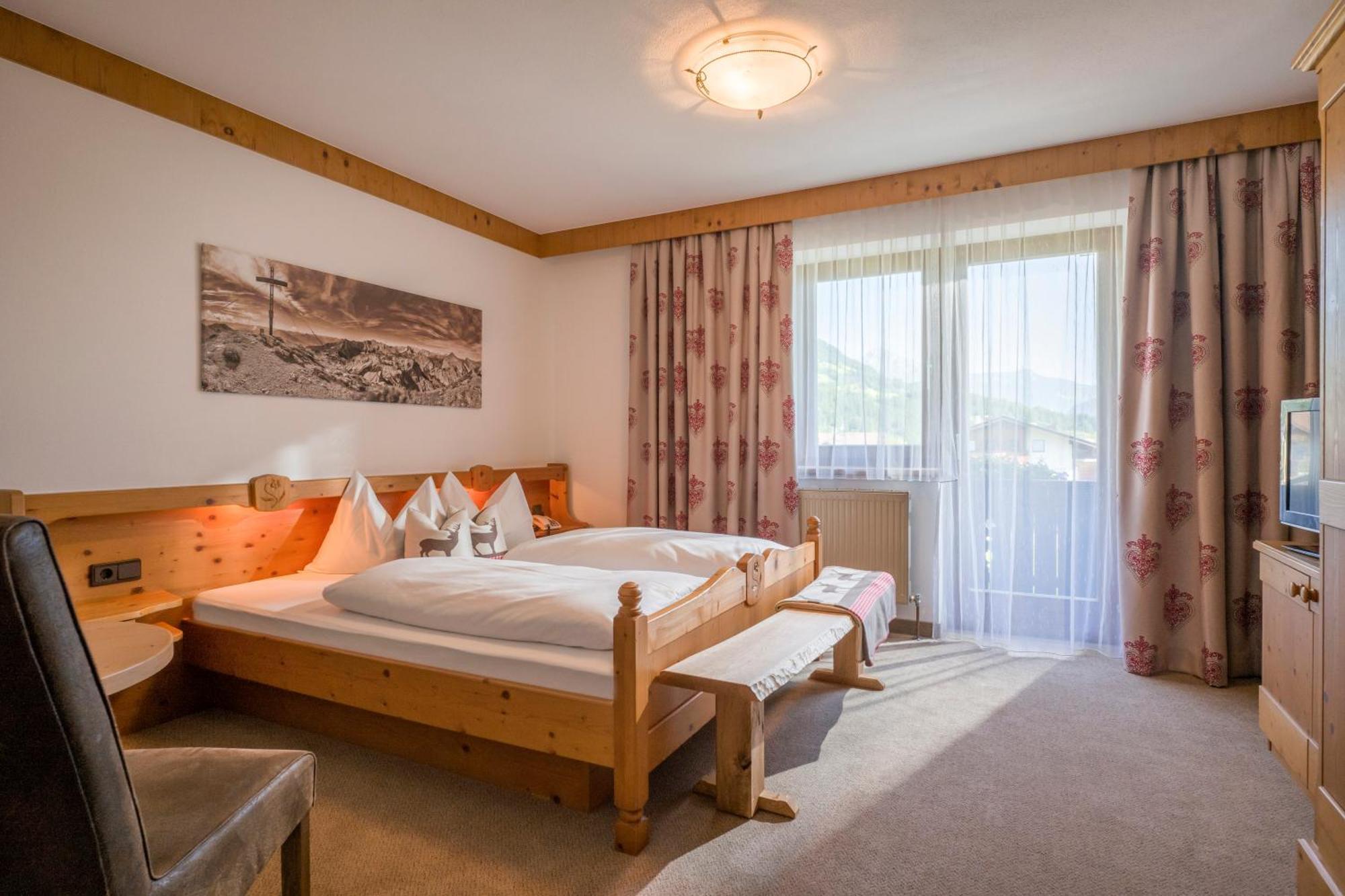 Hotel Landhaus Zillertal Fügen Exteriör bild